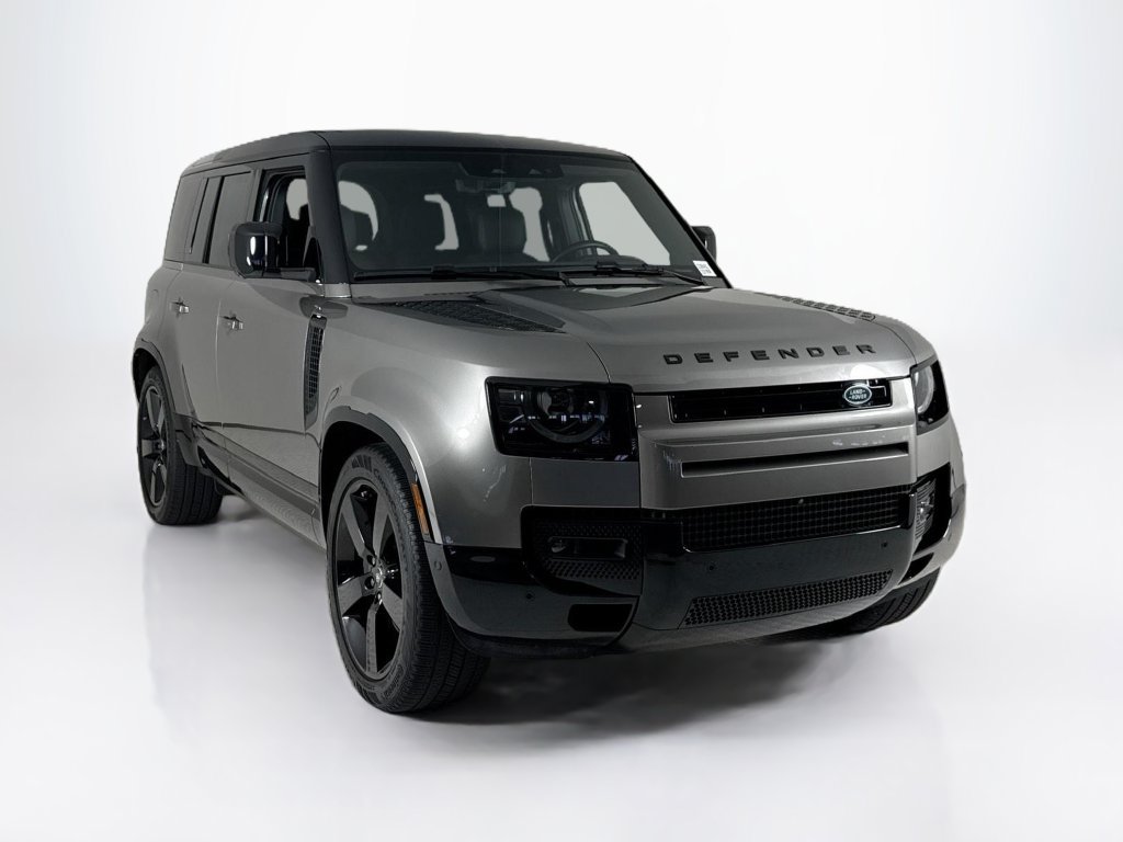 Used 2025 Land Rover Defender 110 X-Dynamic SE AWD/4WD image 7
