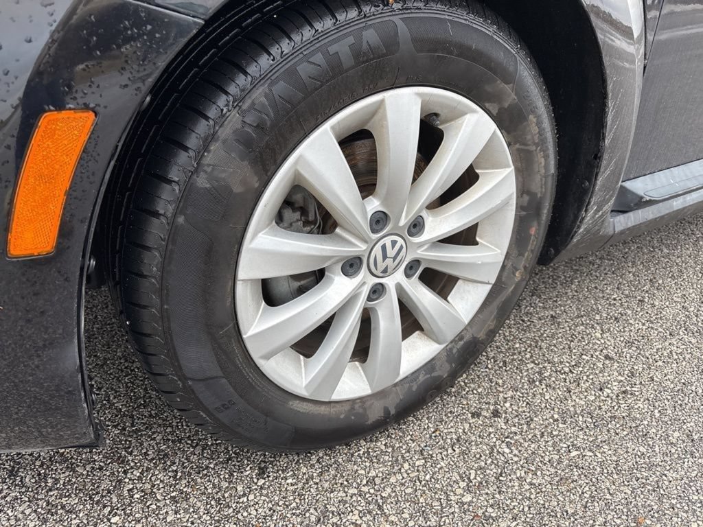 Used 2018 Volkswagen Beetle 2.0T S FWD image 7