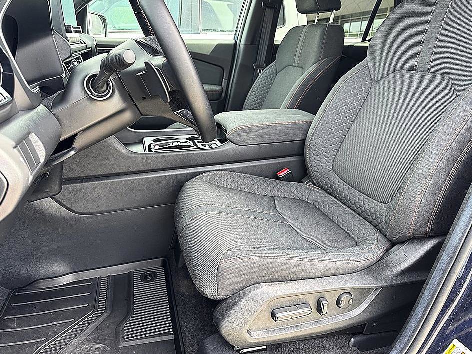 Used 2025 Honda Pilot Sport image 12