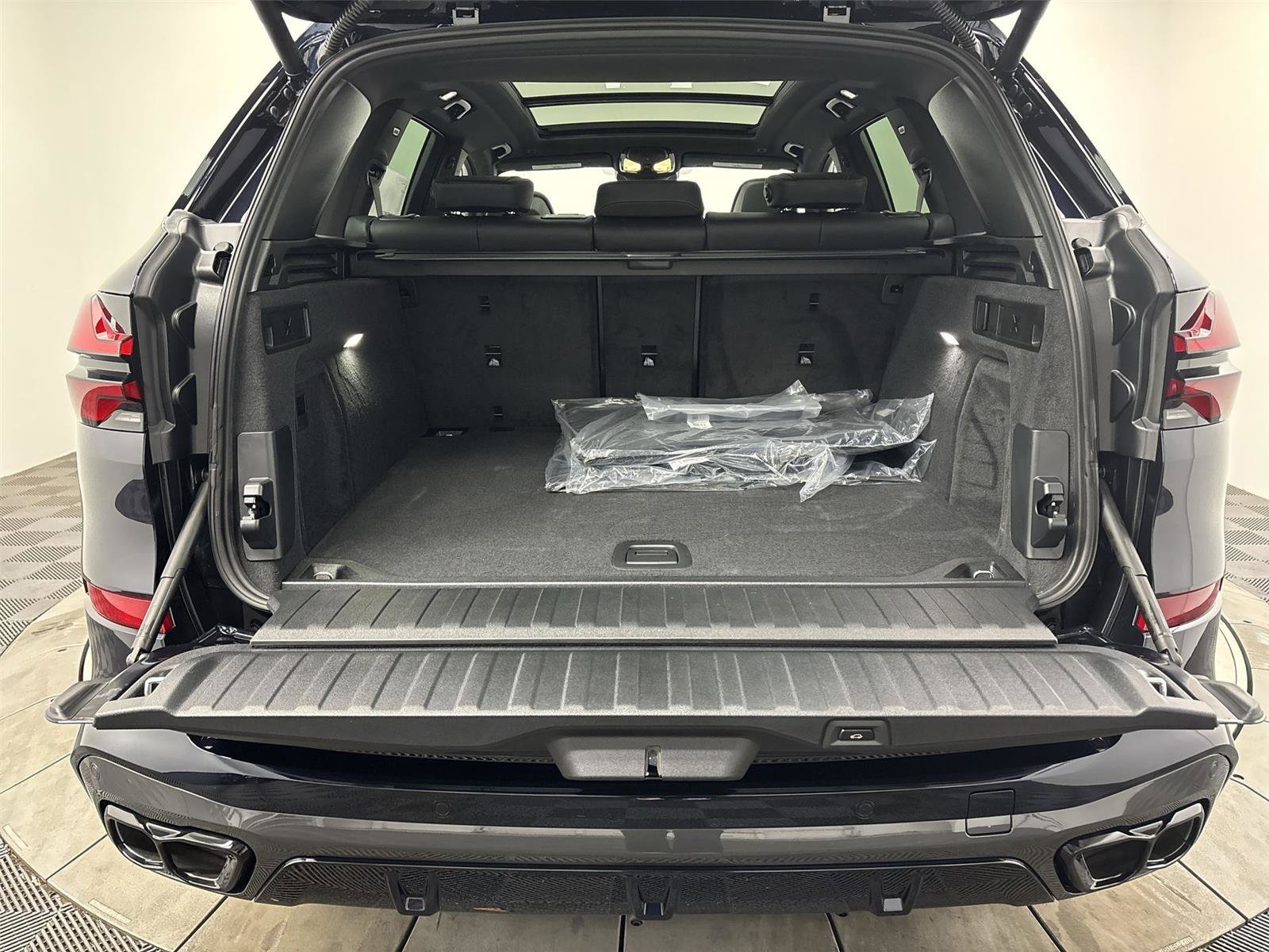 New 2026 BMW X5 M60i image 21