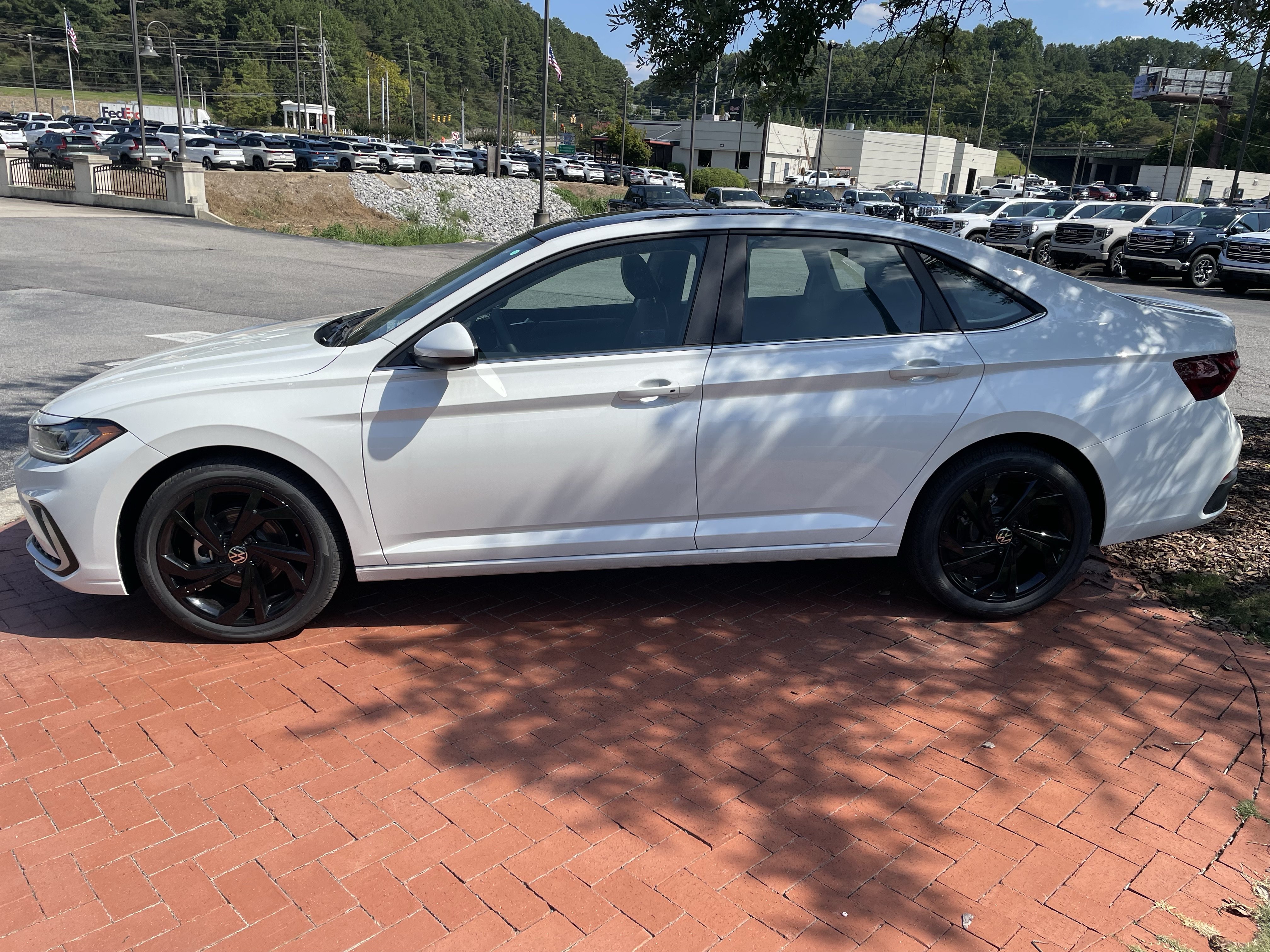 New 2026 Volkswagen Jetta SE FWD image 7