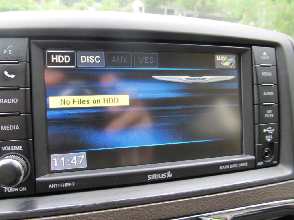 Used 2016 Chrysler Town & Country Touring-L image 58