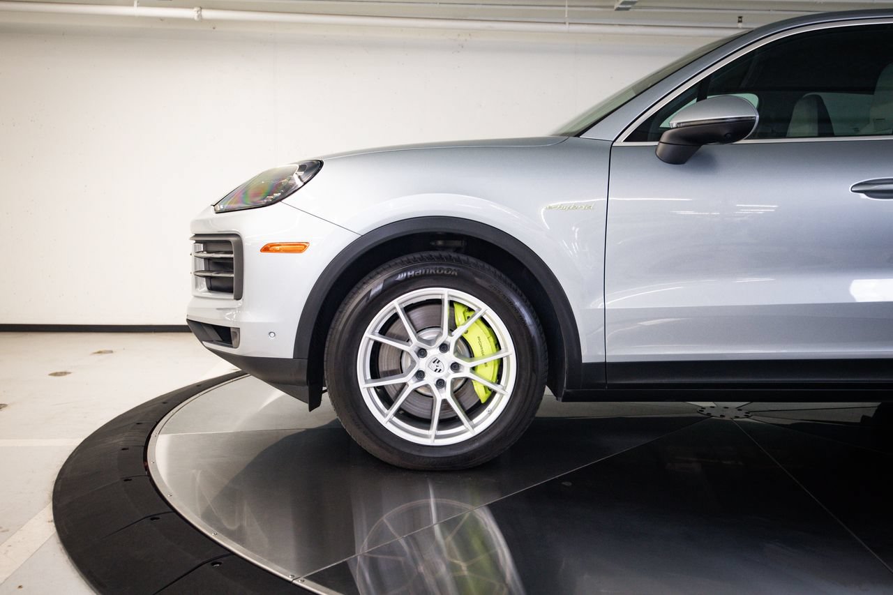 Certified 2025 Porsche Cayenne E-Hybrid AWD/4WD image 11