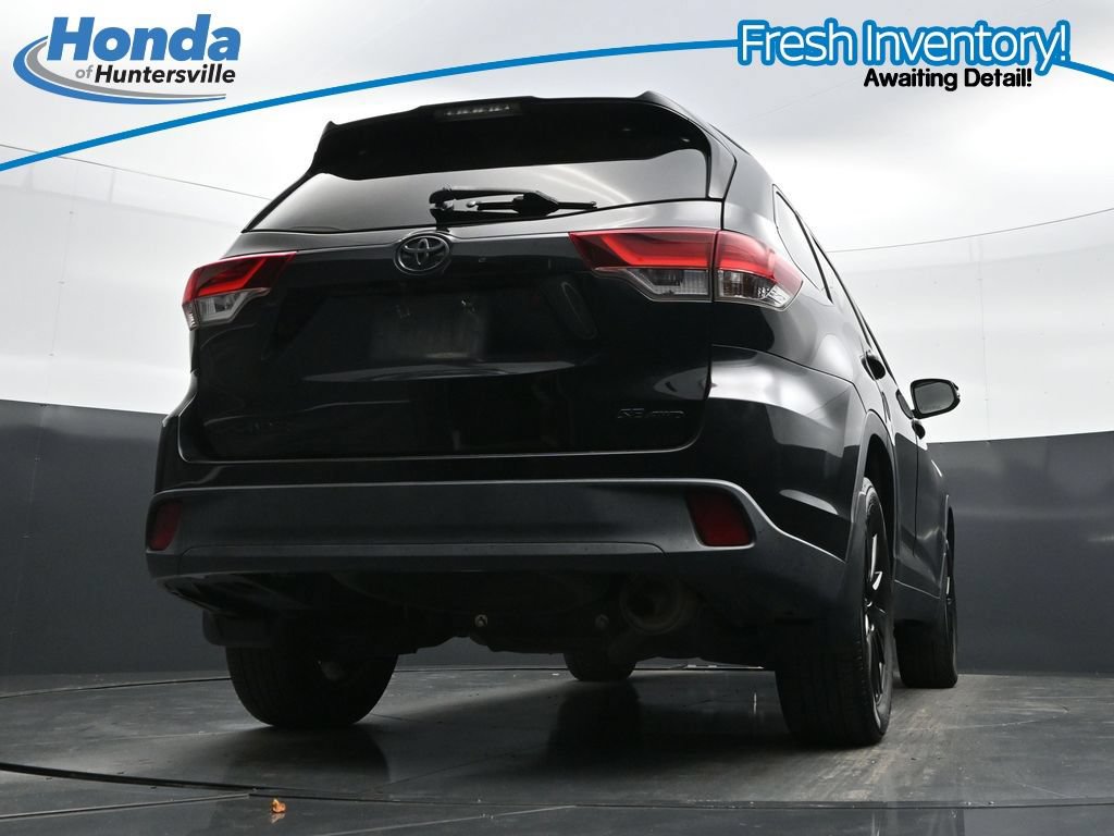 Used 2019 Toyota Highlander SE w/ Nightshade Edition AWD/4WD image 40