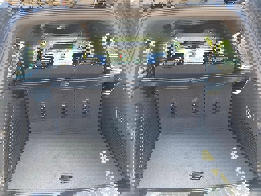 New 2025 Chevrolet Suburban Premier image 26