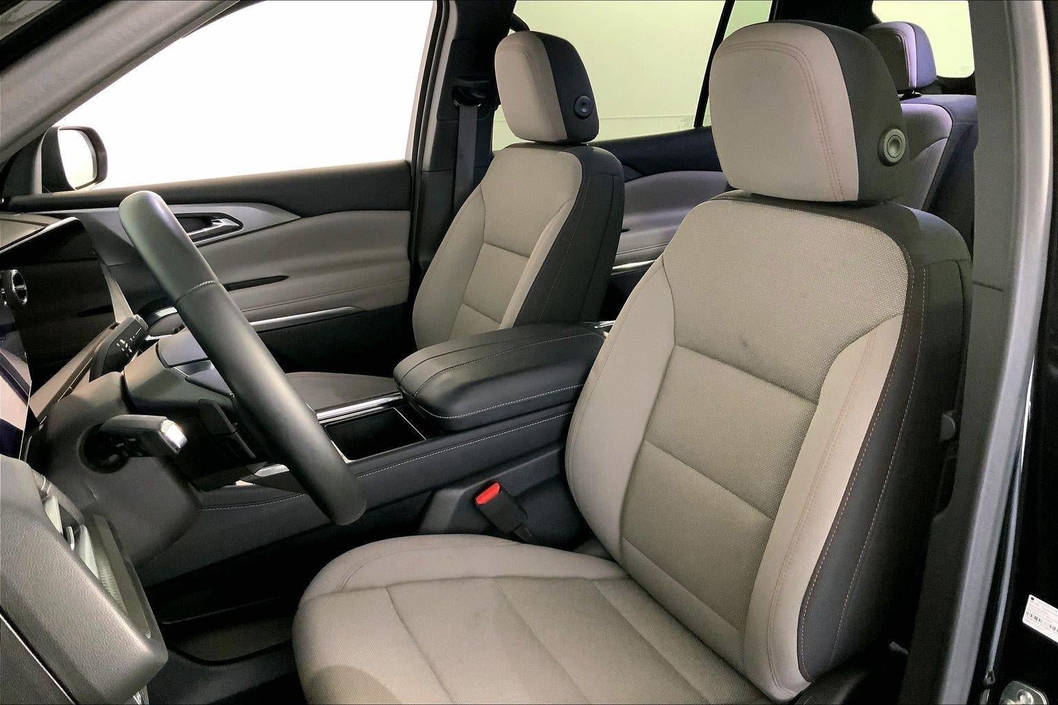 Used 2025 Chevrolet Traverse LT AWD/4WD image 22