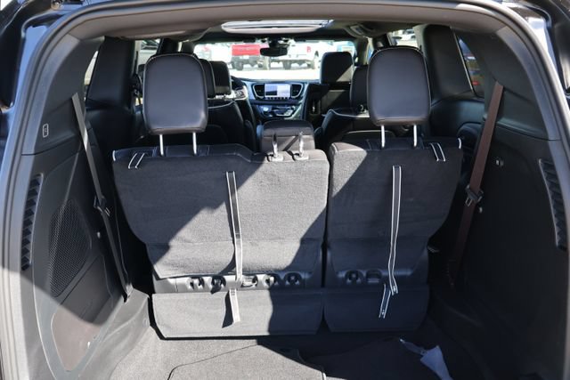 New 2026 Chrysler Pacifica Limited w/ Uconnect Theater Family Group FWD image 8