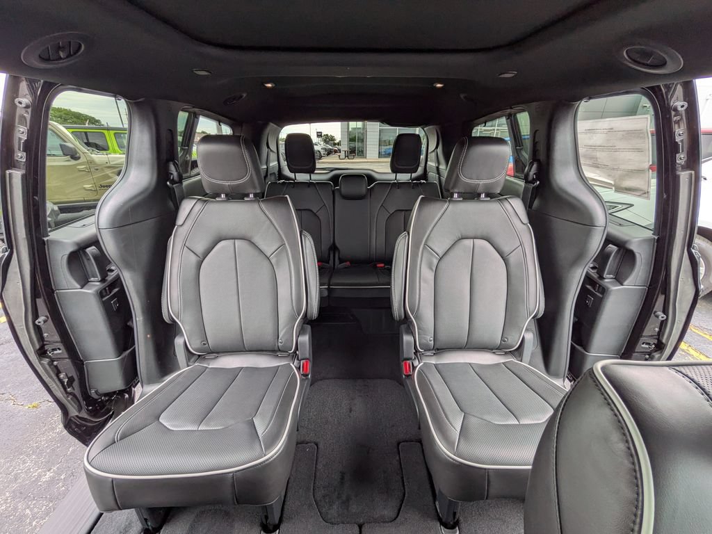 New 2027 Chrysler Pacifica Limited AWD/4WD image 14