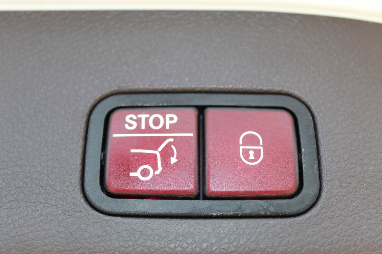 Used 2017 Mercedes-Benz GLS 450 4MATIC image 23