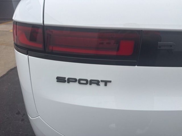Used 2025 Land Rover Range Rover Sport SE AWD/4WD image 5