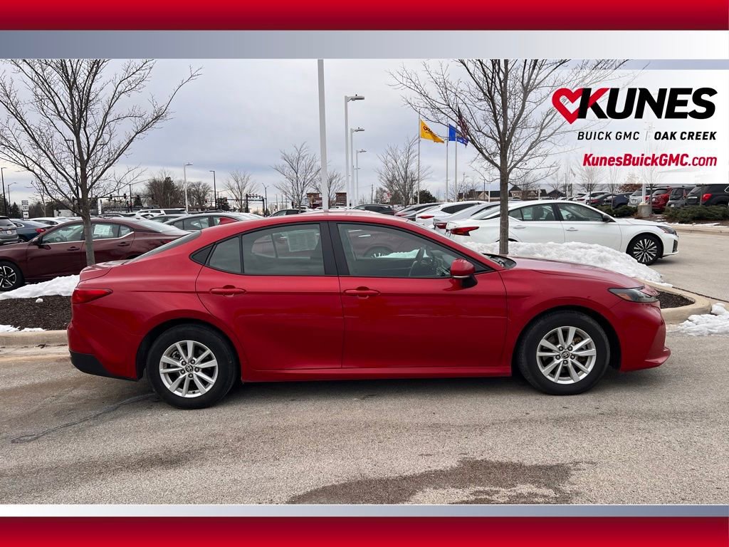 Used 2025 Toyota Camry SE image 4