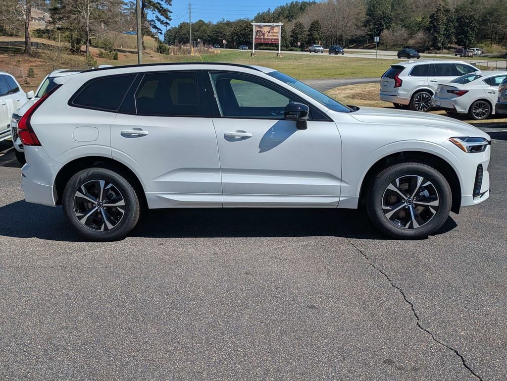 Used 2026 Volvo XC60 B5 Core image 4