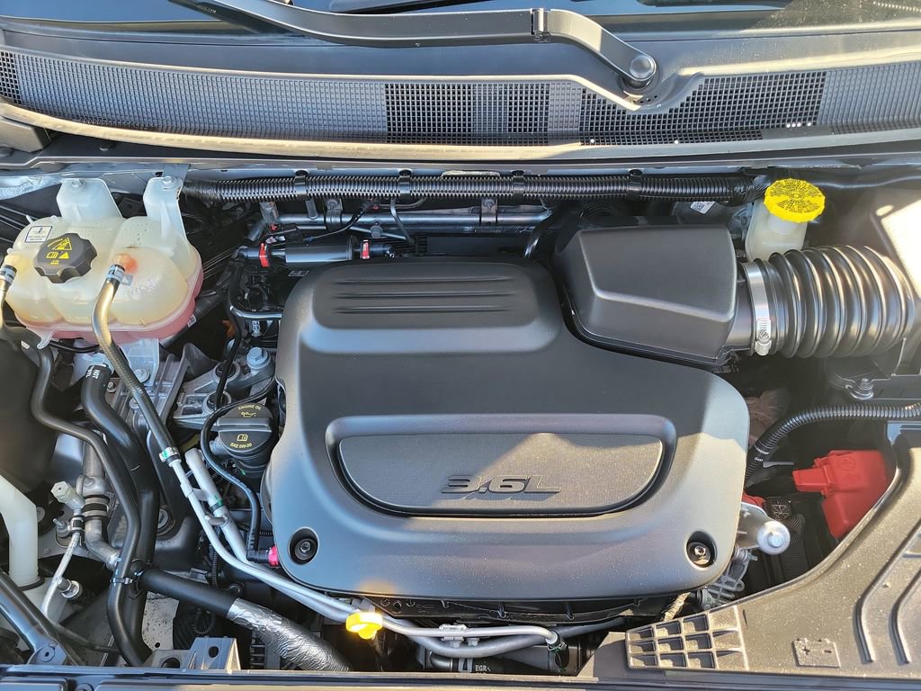 Used 2023 Chrysler Voyager LX image 39