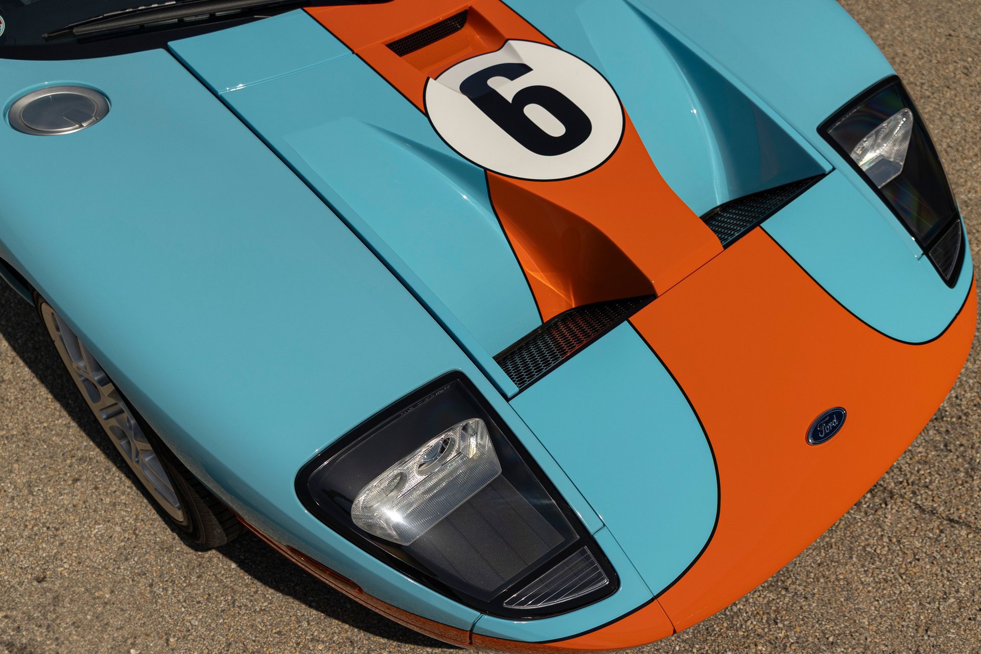 Used 2006 Ford GT RWD image 24
