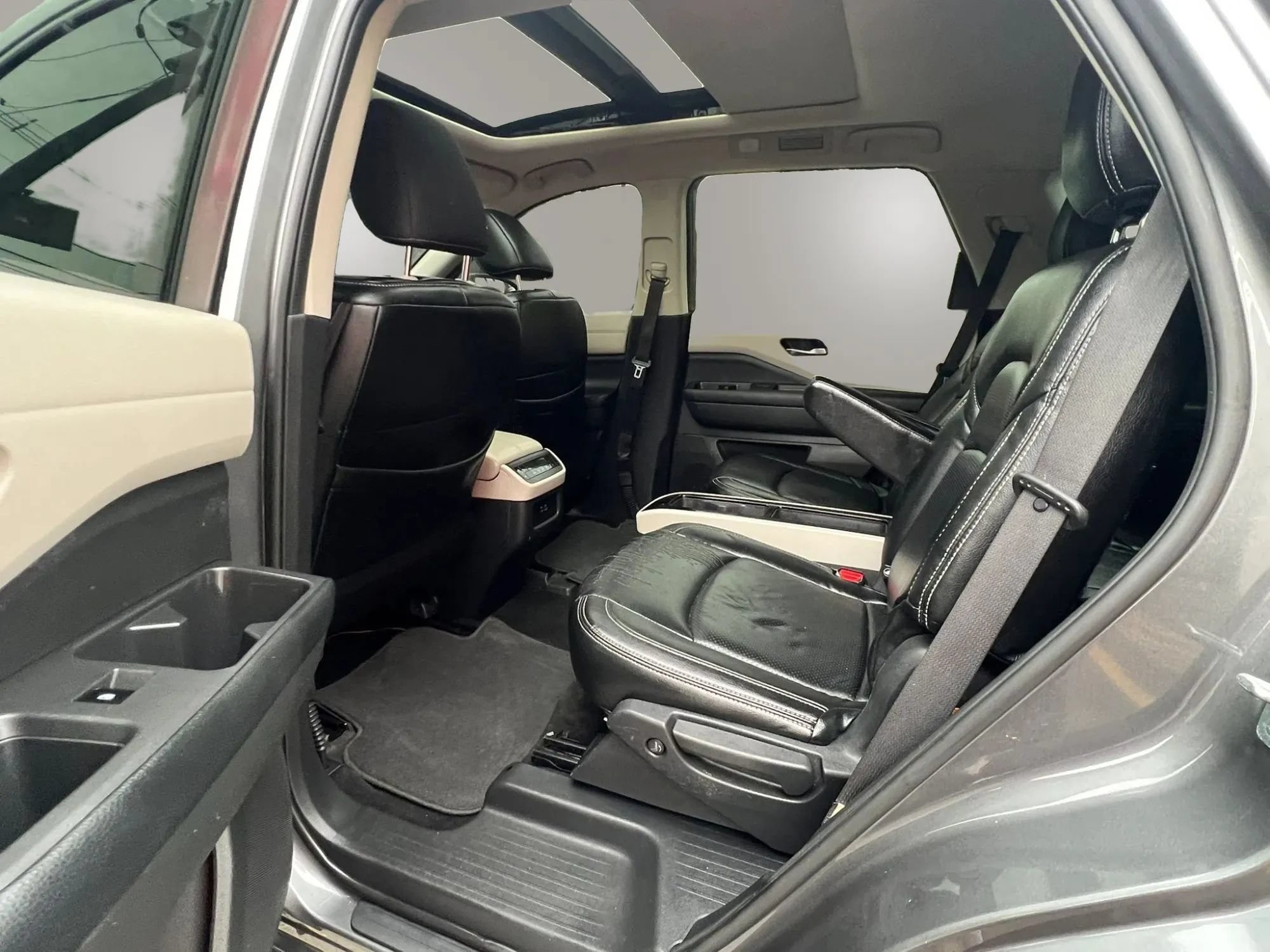 Used 2022 Nissan Pathfinder SV w/ SV Premium Package AWD/4WD image 29