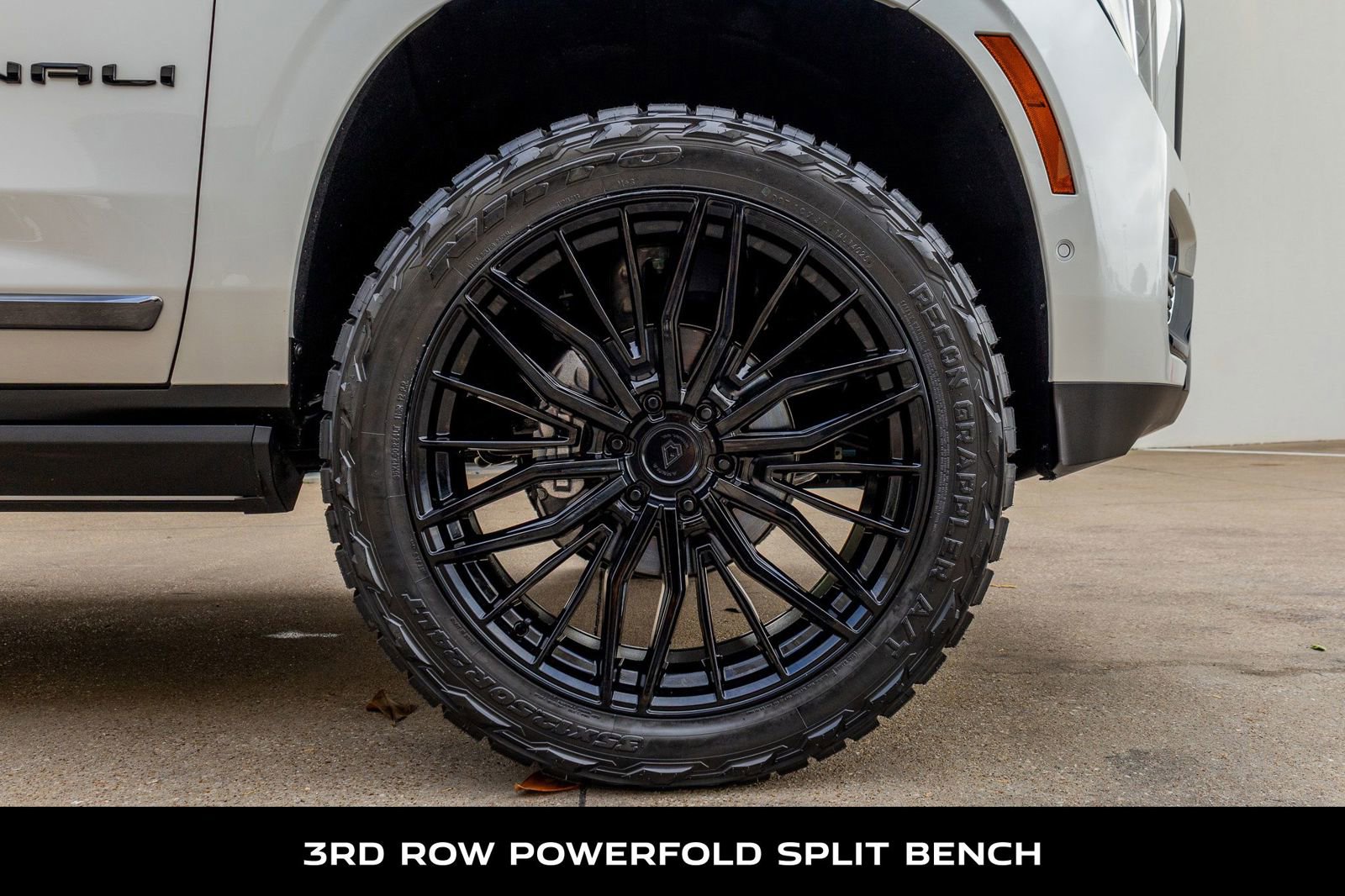 Used 2025 GMC Yukon Denali Ultimate w/ LPO, Floor Liner Package AWD/4WD image 11