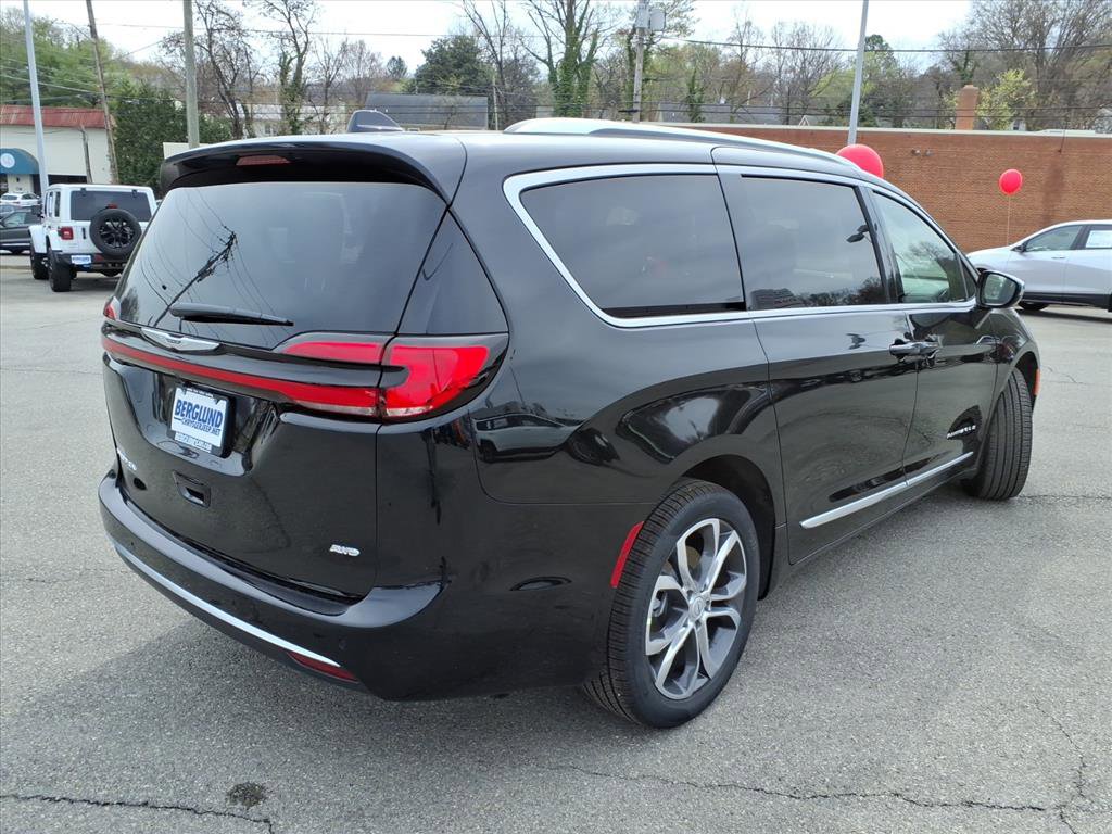 New 2026 Chrysler Pacifica Pinnacle image 4