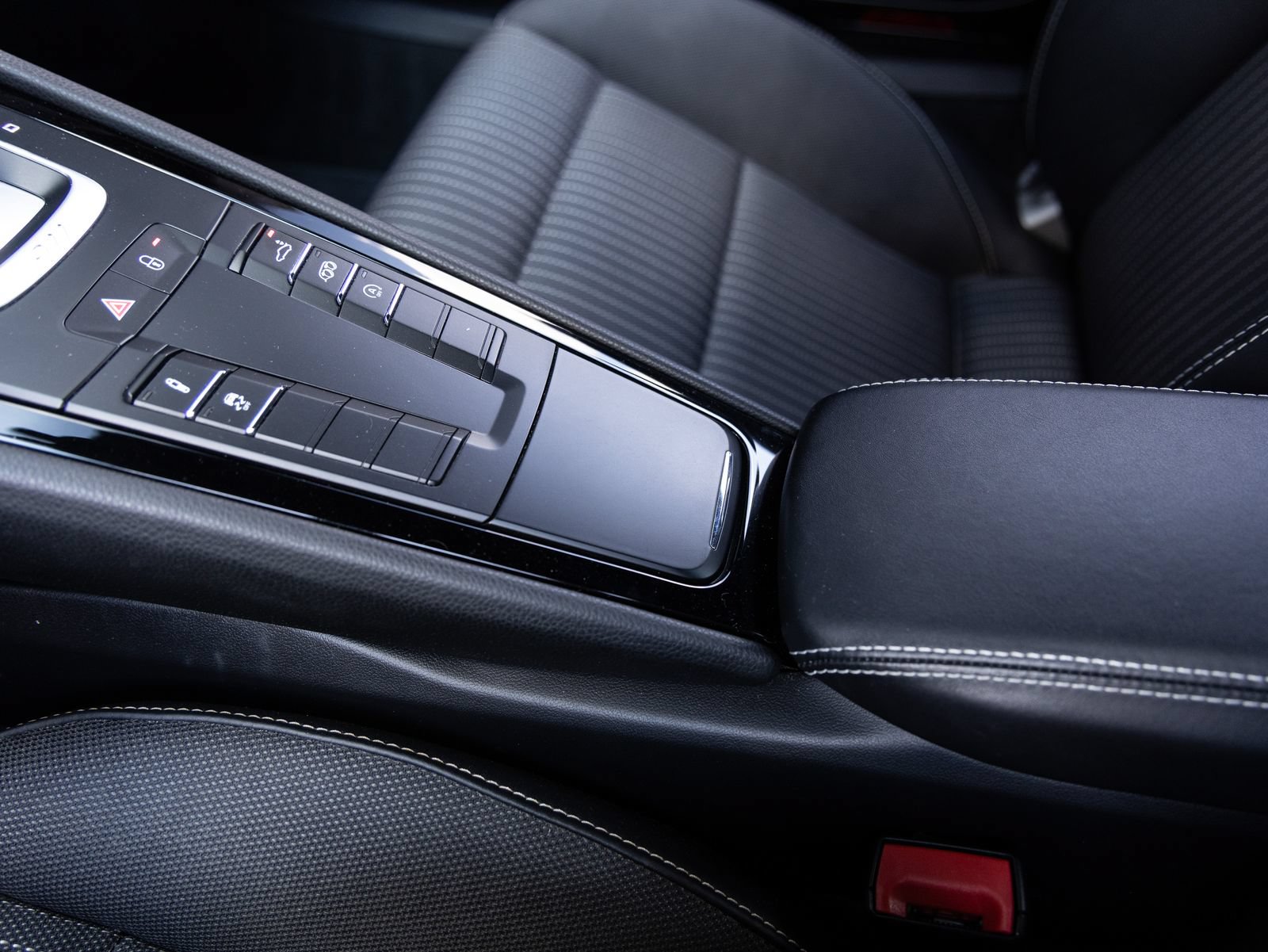 Certified 2018 Porsche 911 Carrera T RWD image 18