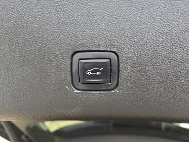 Used 2023 Chevrolet Traverse Premier image 16