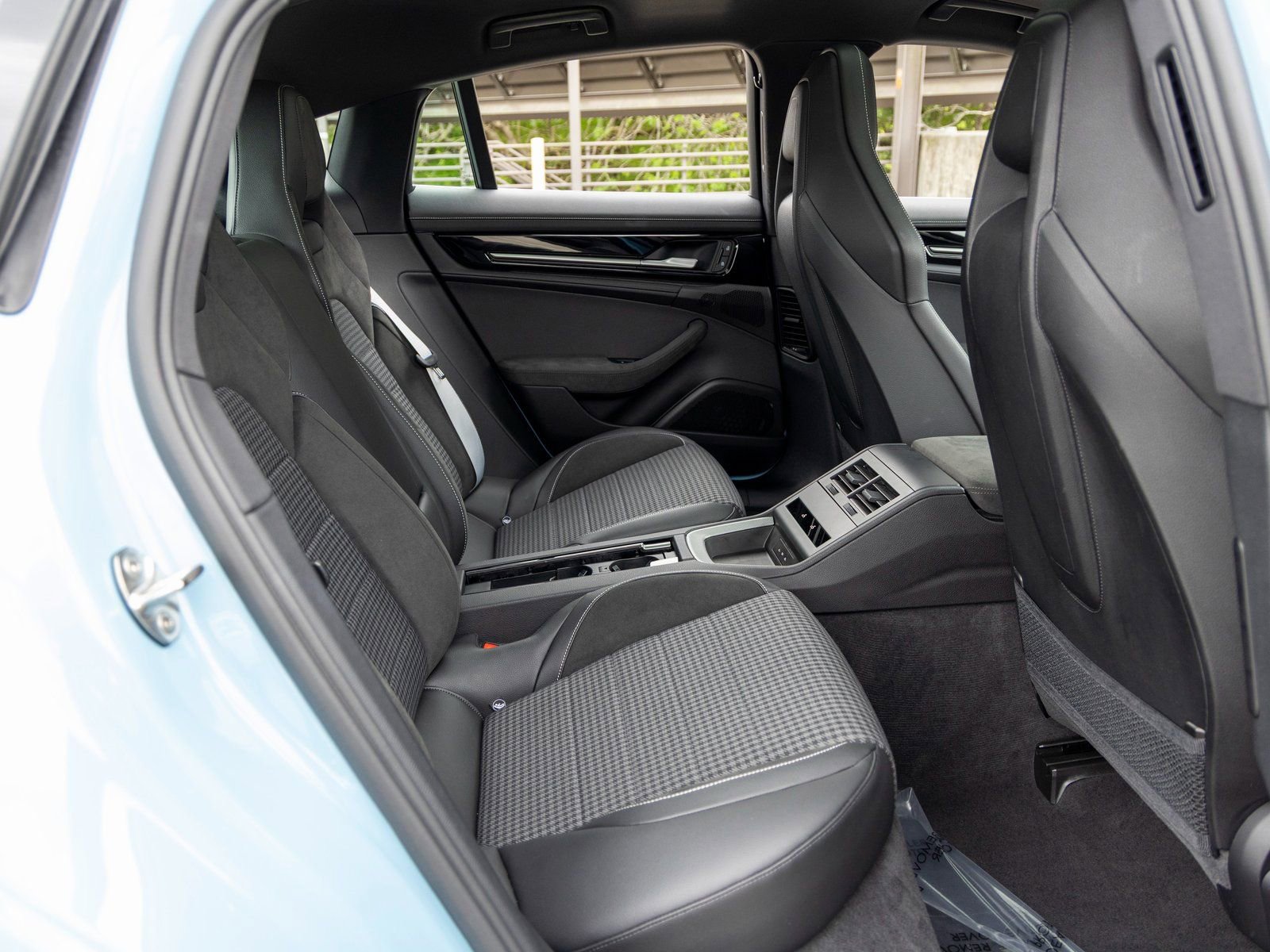 Certified 2025 Porsche Panamera 4 image 47