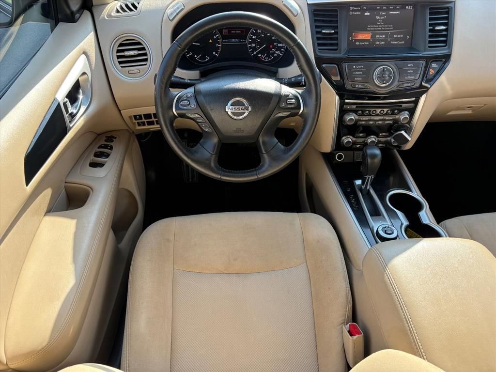 Used 2020 Nissan Pathfinder SV image 19