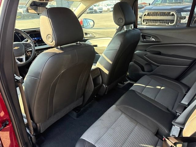 Used 2025 Chevrolet Trax LT w/ LT Convenience Package FWD image 20