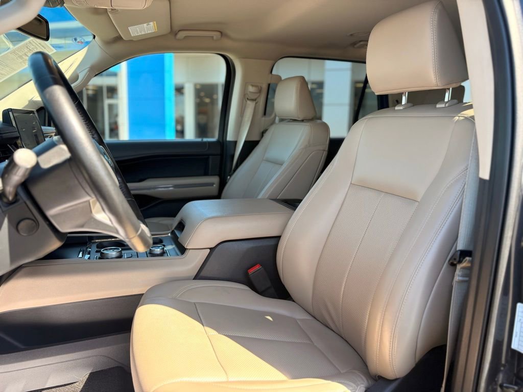 Used 2024 Ford Expedition Max XLT image 18