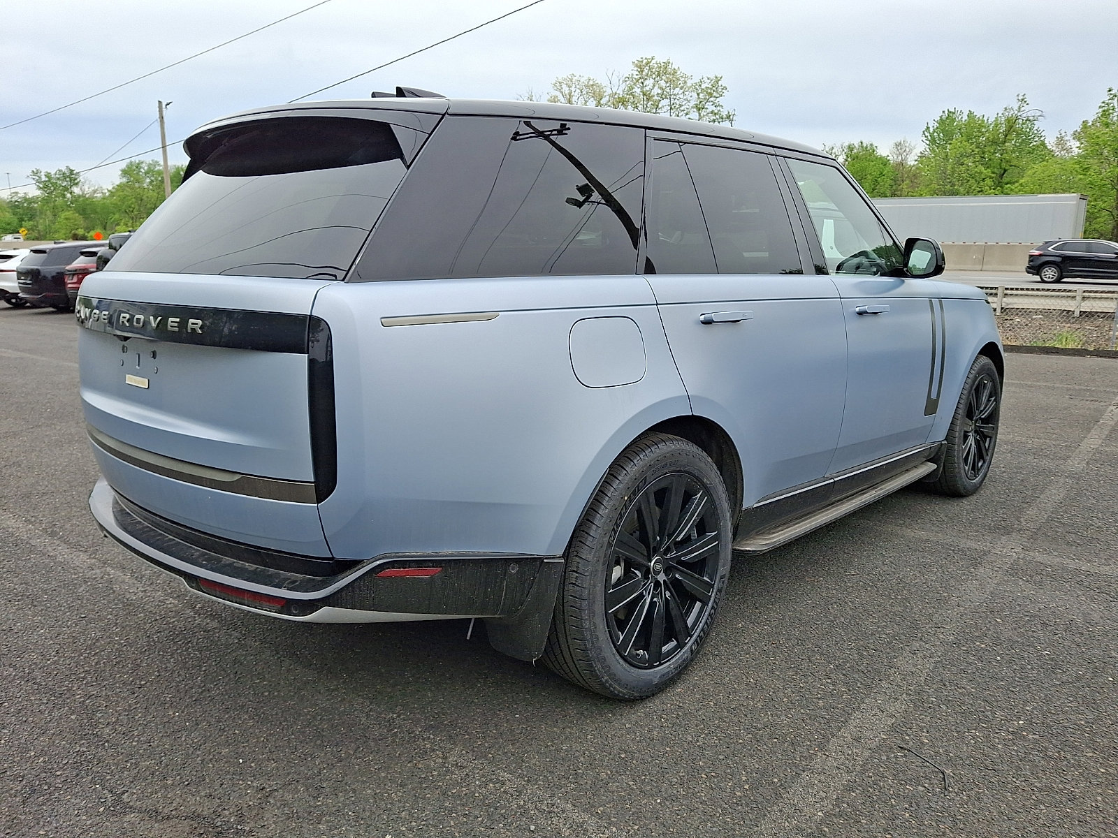Used 2025 Land Rover Range Rover SE AWD/4WD image 2