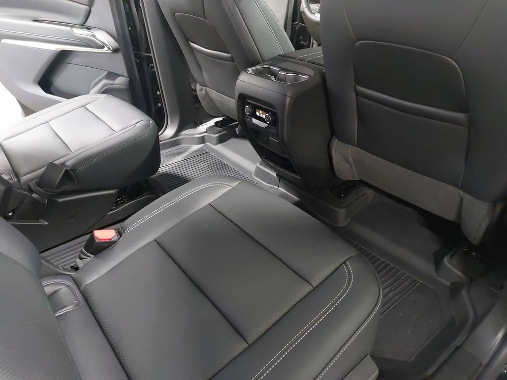Used 2026 Chevrolet Traverse LT w/ Driver Confidence Package AWD/4WD image 11