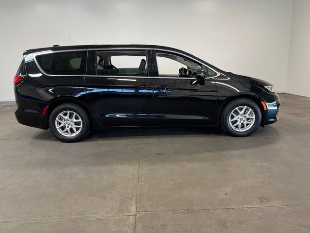 Used 2024 Chrysler Pacifica Touring-L FWD video 2