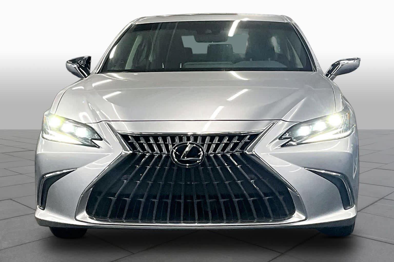 Used 2025 Lexus ES 300h w/ Premium Package FWD image 4