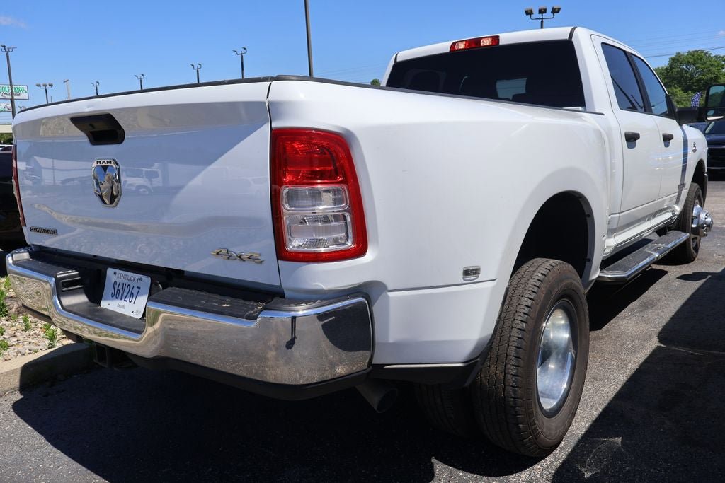 Used 2024 RAM 3500 Big Horn AWD/4WD image 3