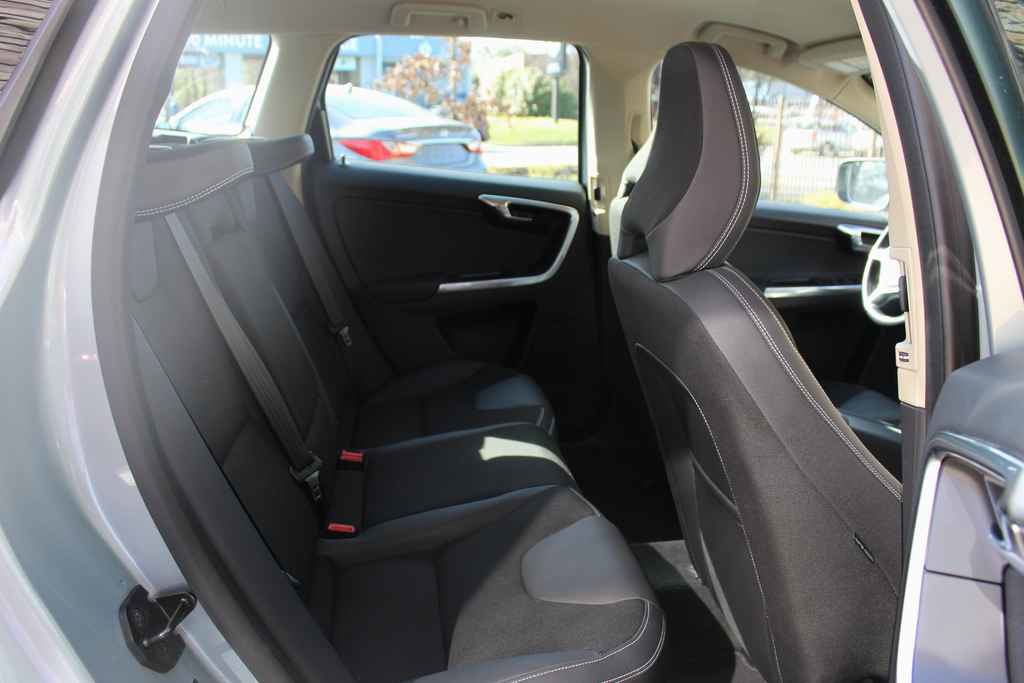 Used 2013 Volvo XC60 3.2 Premier image 25