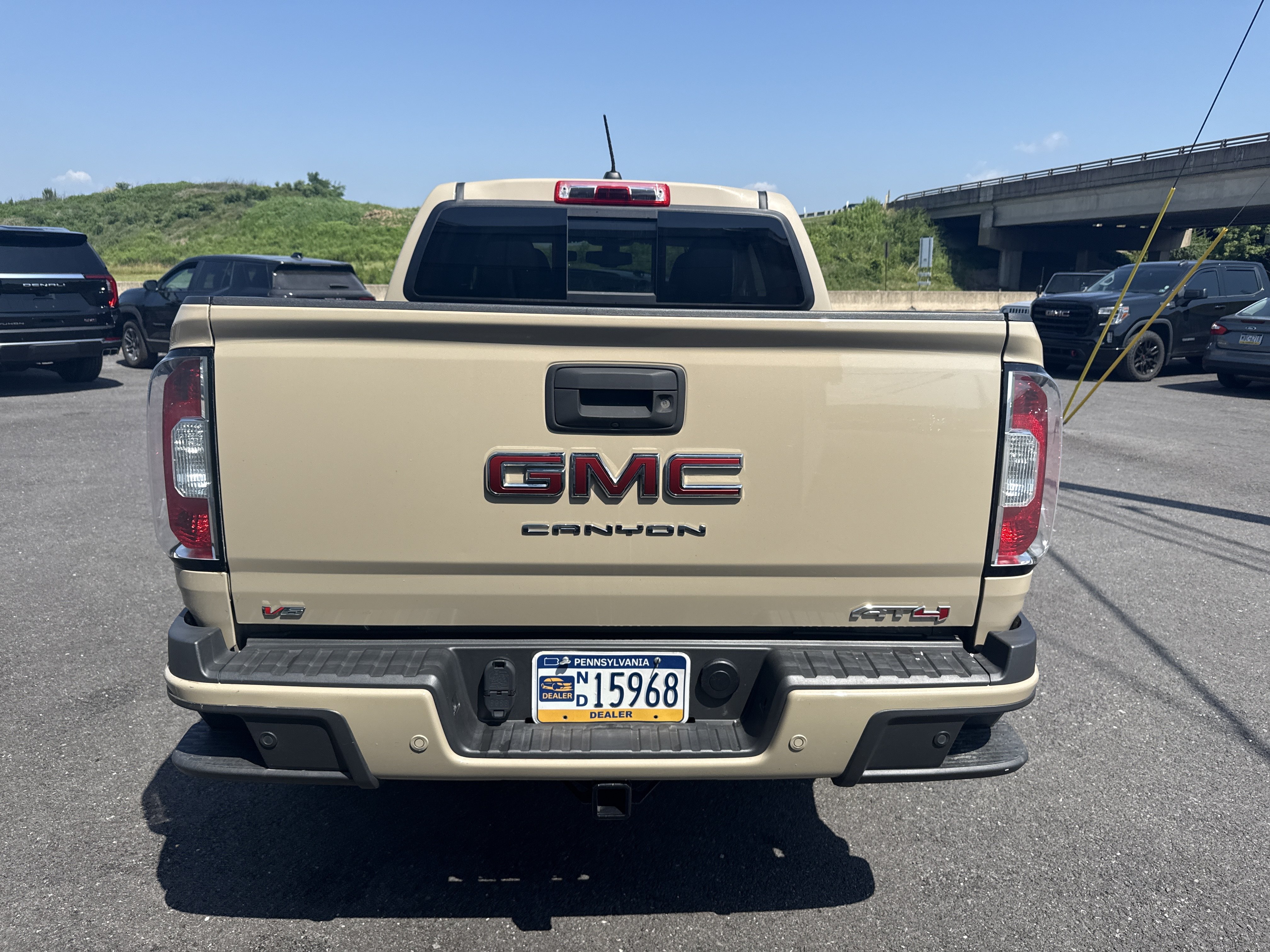 Used 2022 GMC Canyon AT4 w/ Trailering Package AWD/4WD image 4