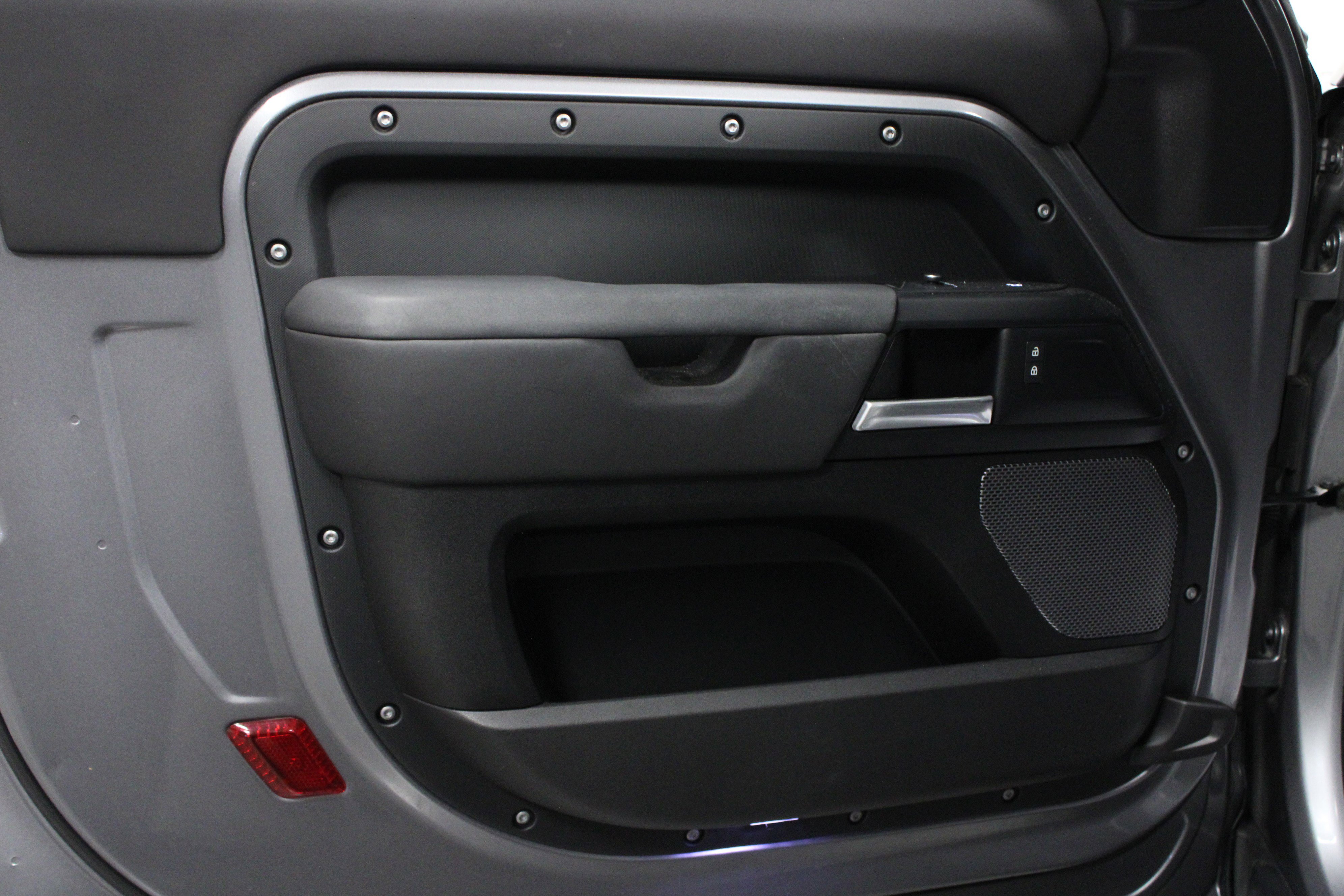 Used 2021 Land Rover Defender 90 X-Dynamic S image 11