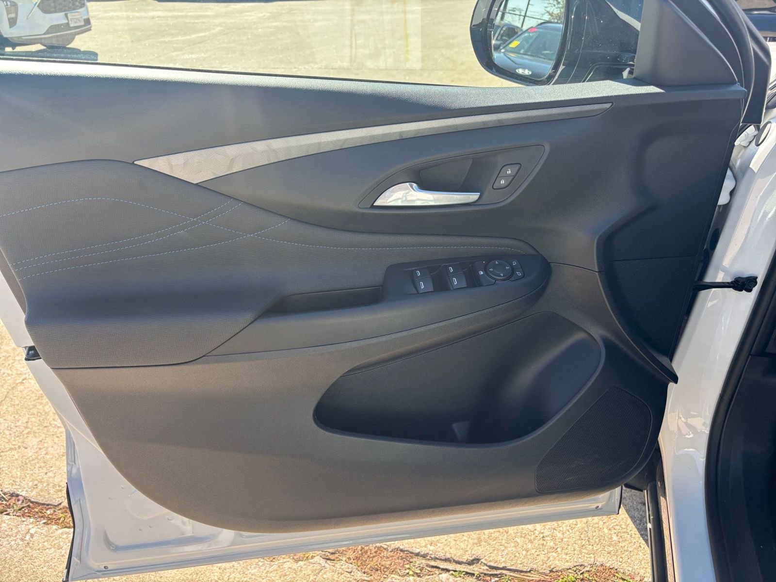 Used 2025 Buick Envista Sport Touring image 18