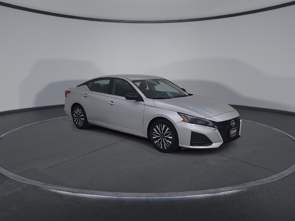 Used 2025 Nissan Altima 2.5 SV FWD image 3