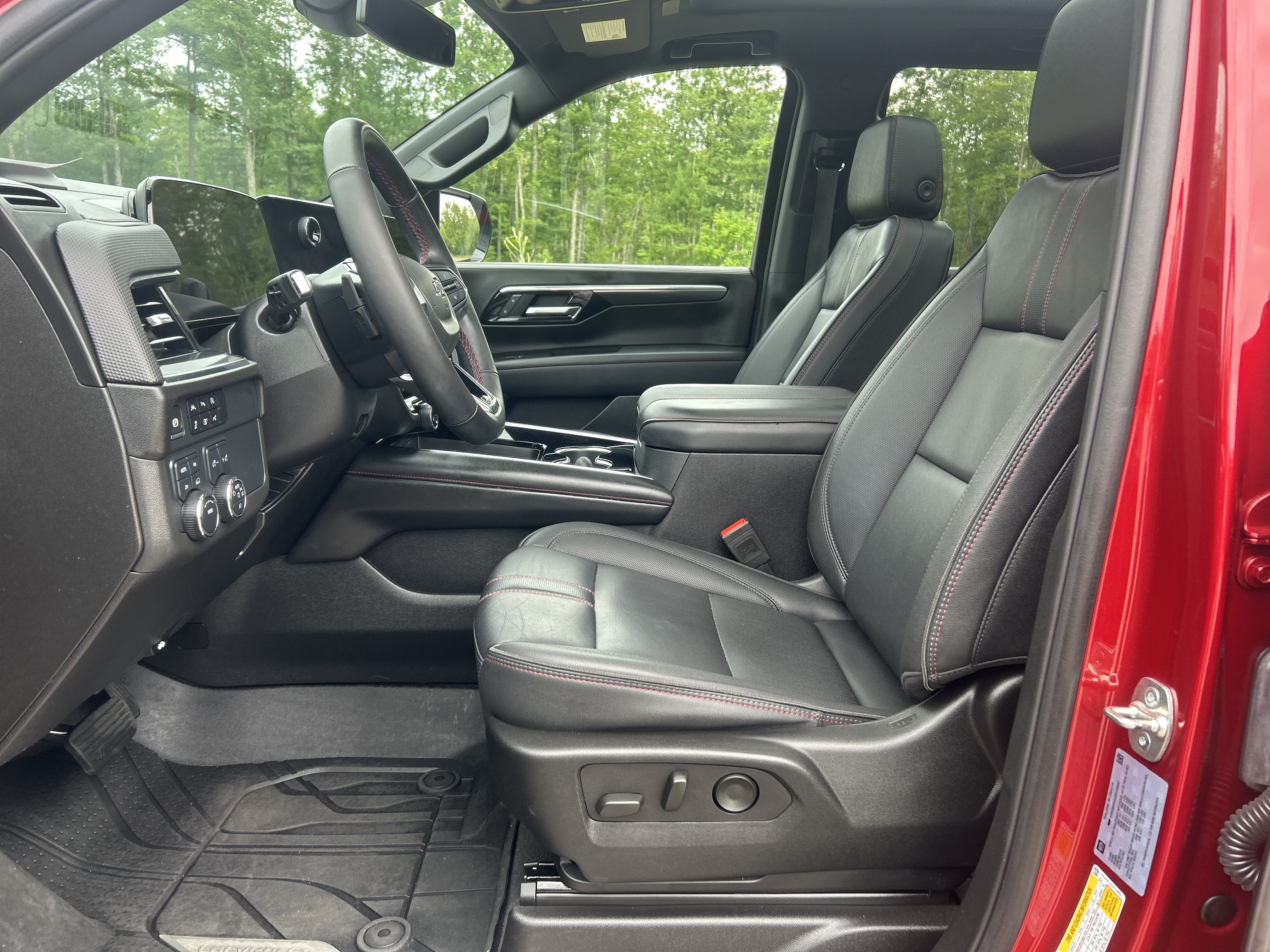 Used 2025 Chevrolet Tahoe RST w/ Comfort Package AWD/4WD image 16