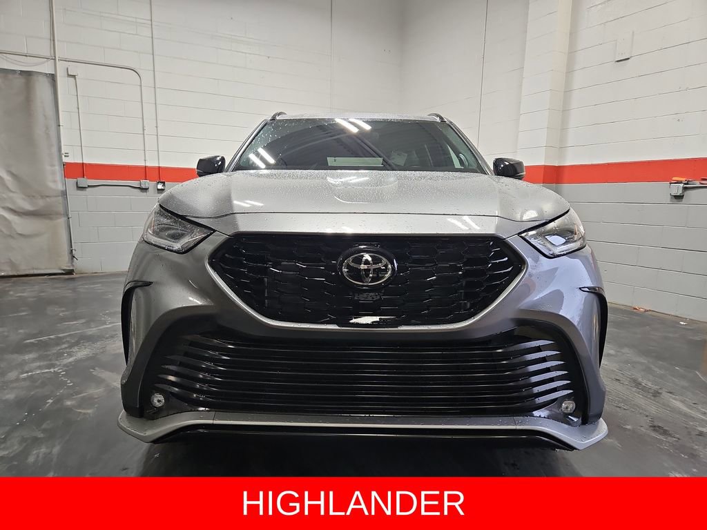New 2026 Toyota Highlander XSE image 2