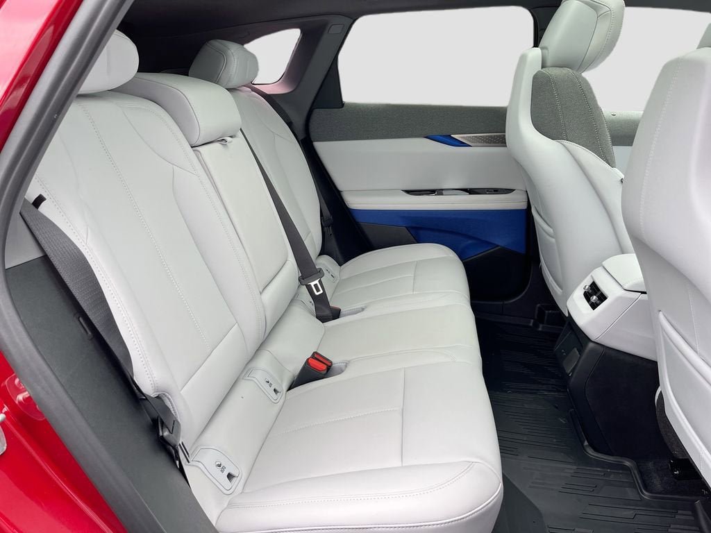 New 2026 Cadillac Optiq Luxury 1 image 28