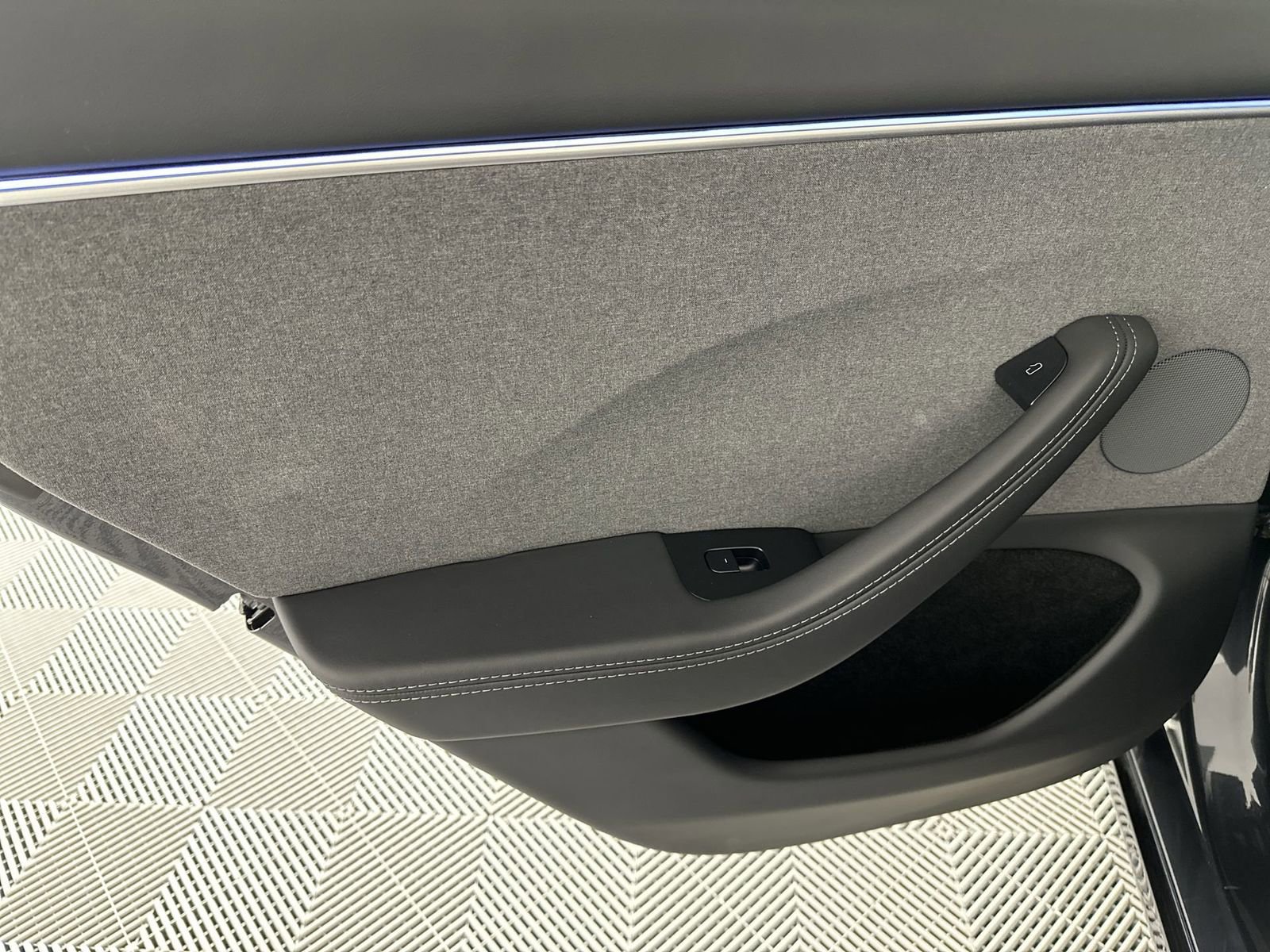 Used 2025 Tesla Model 3 image 30