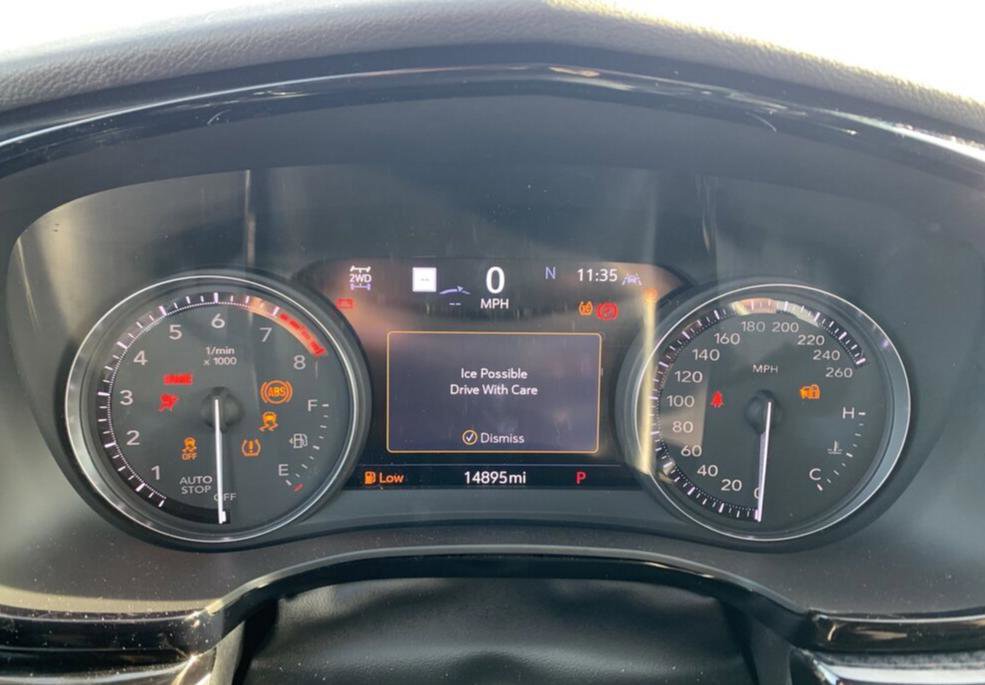 Used 2024 Cadillac XT6 Sport w/ LPO, ONYX Package image 23