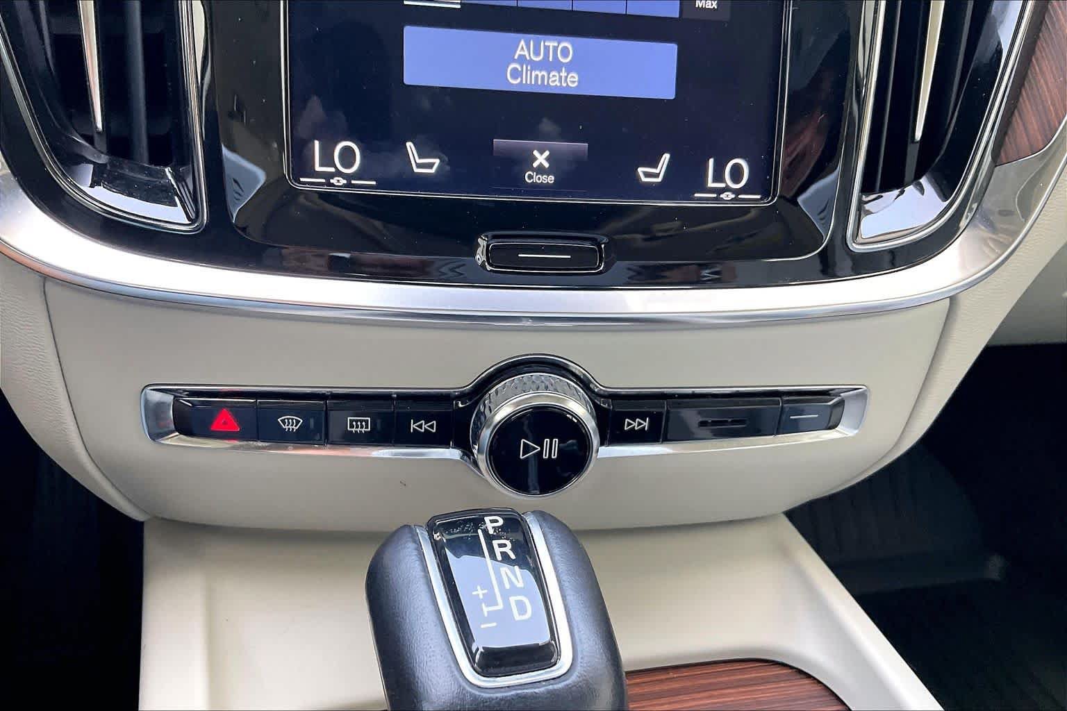Used 2019 Volvo S60 T6 Momentum w/ Multimedia Package AWD/4WD image 32