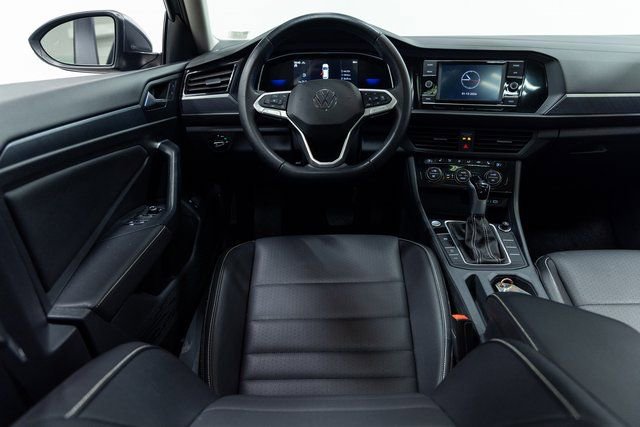 Used 2024 Volkswagen Jetta SE image 3