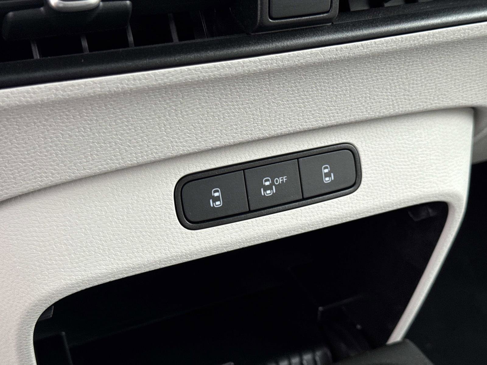 Certified 2025 Volkswagen ID. Buzz 1st Edition image 28