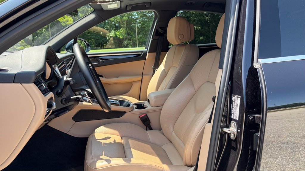 Used 2023 Porsche Macan S AWD/4WD image 9
