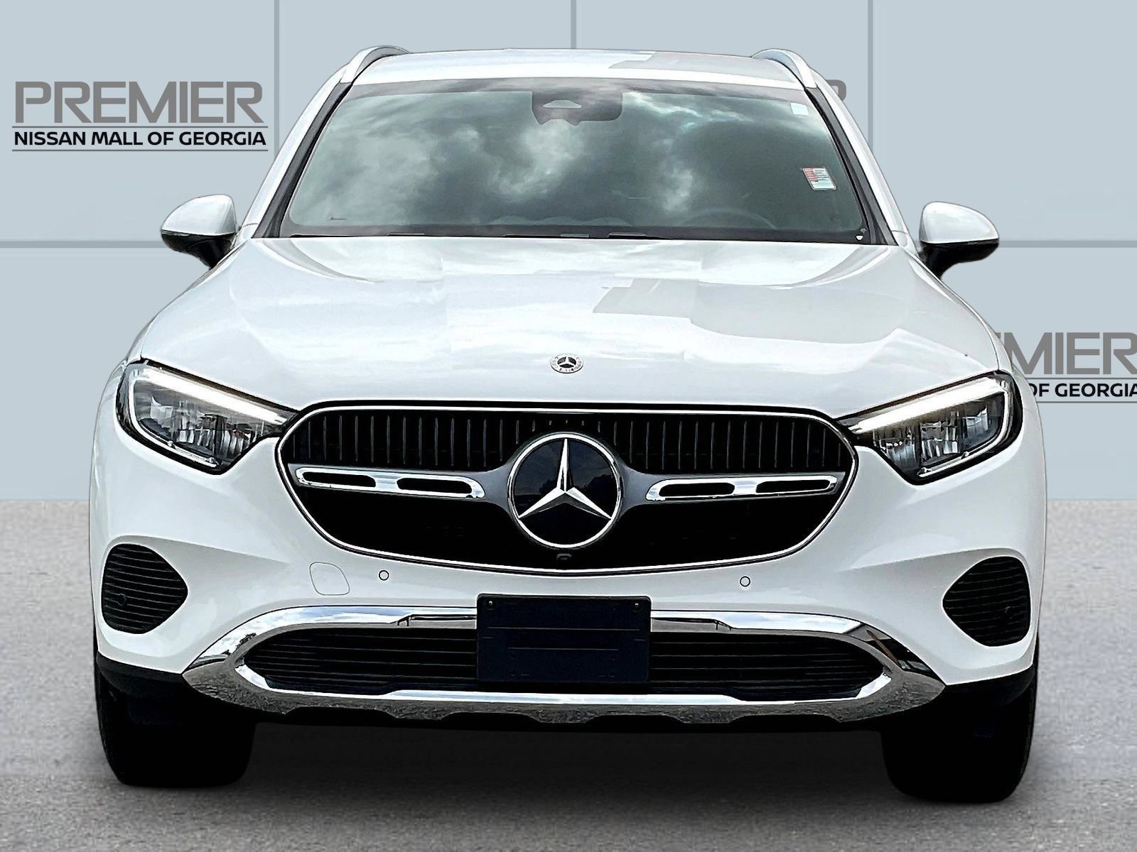 Used 2024 Mercedes-Benz GLC 300 4MATIC image 2