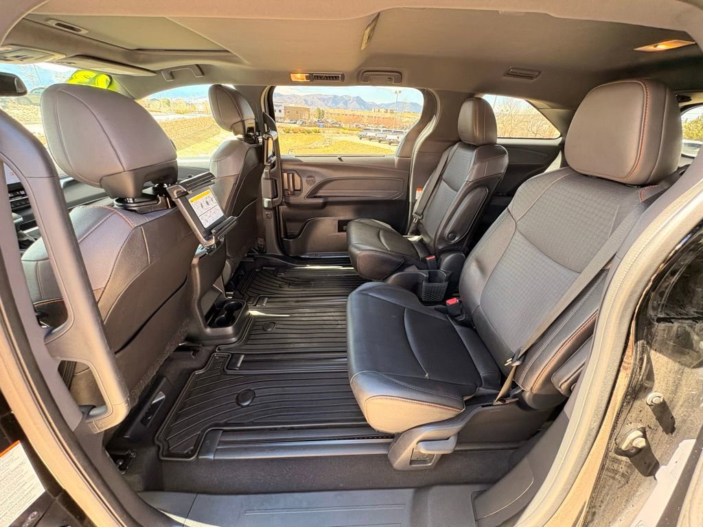 Used 2023 Toyota Sienna XSE AWD/4WD image 30