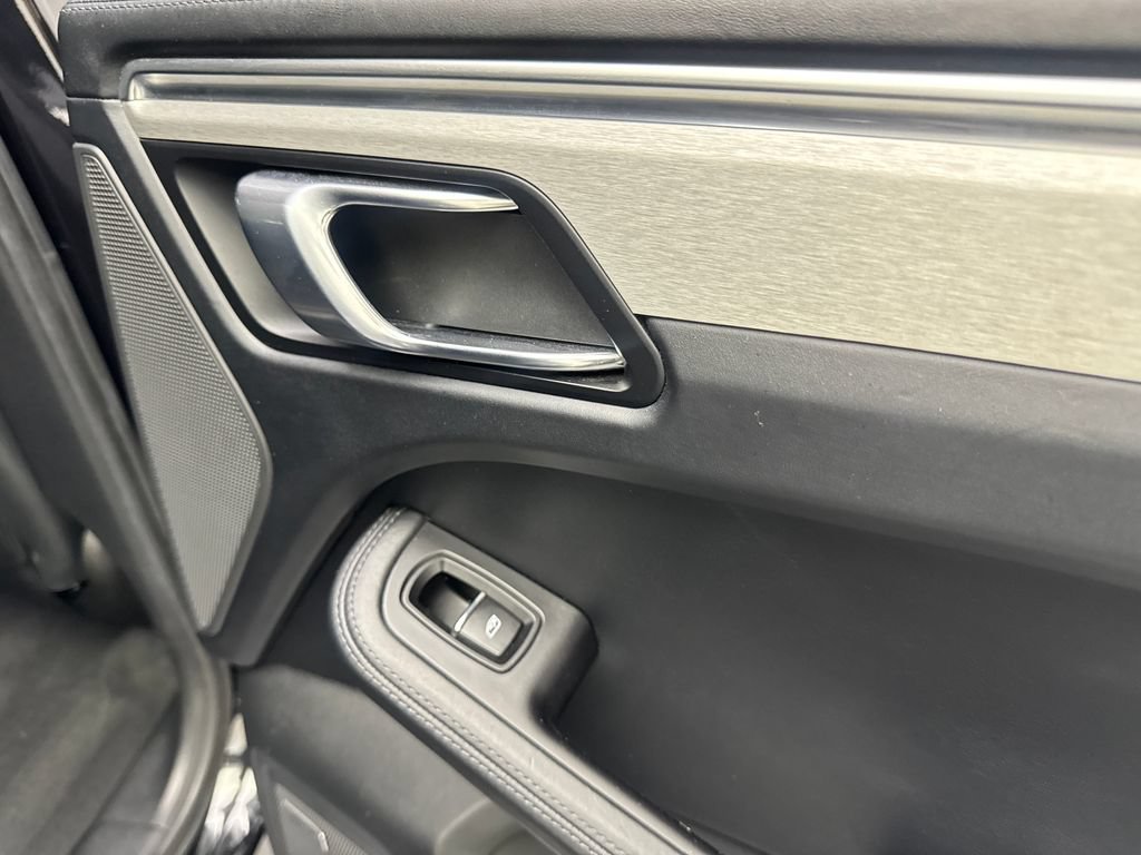 Used 2020 Porsche Macan Turbo AWD/4WD image 42