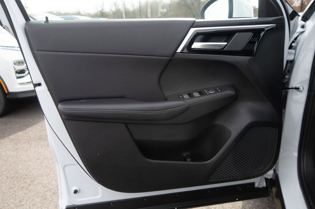 New 2025 Mitsubishi Outlander 4WD Plug-In Hybrid image 25